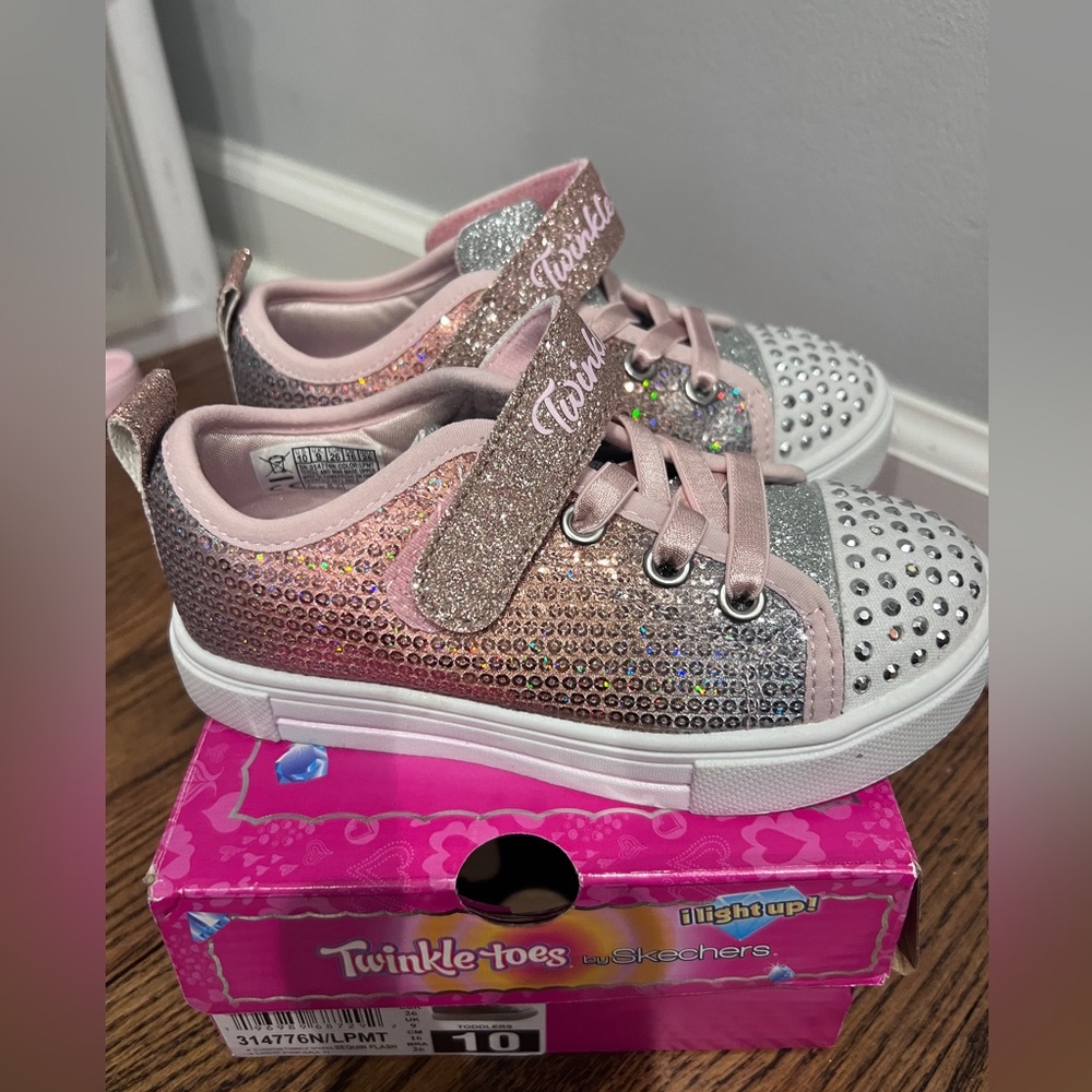 NWT-  Sketchers Twinkle Toes Light Up Toddler Sneakers. Sequin Flash- Size 10